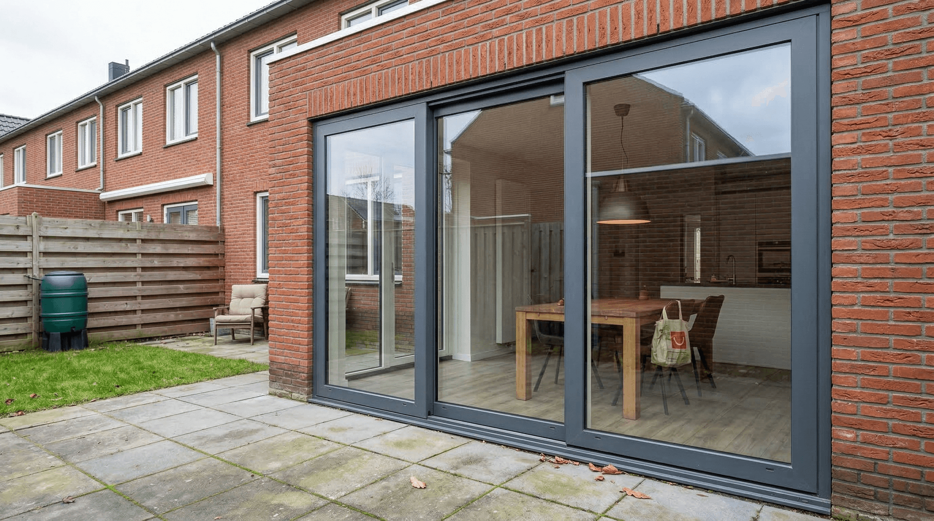 3-delige aluminium schuifpui antraciet rijwoning – eethoek en exterieur